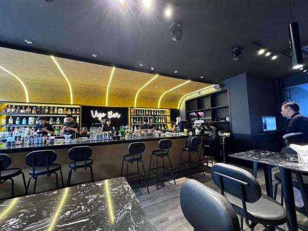 Loa Goldsound cho Vigo Bar, Quận 2, TP. HCM, 2 amply 4 kênh 1500w, bluetooth 5.0, 4 loa V238pu-238w, 4 loa V230-230w, loa được thiết kế riêng cho quán, bật lớn không tạp âm, miễn phí công lắp đặt, bảo hành dài hạn 5 năm