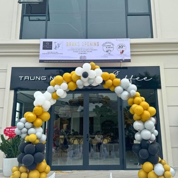 Loa thông báo, phát nhạc nền tự động cho Trung Nguyên E-Coffee, Văn Yên, Yên Bái, loa được thiết kế riêng cho quán, bật lớn không tạp âm, miễn phí công lắp đặt, bảo hành dài hạn 5 năm.