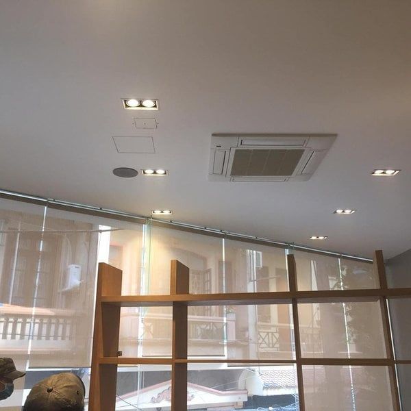 Loa cho Solei Coffee & Spa, Phố Hoàng Cầu, Amply 4 - 6 vùng âm lượng, loa được thiết kế riêng cho quán, bật lớn không tạp âm, miễn phí công lắp đặt, bảo hành dài hạn 5 năm.