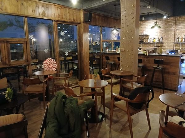 Loa Goldsound cho quán rượu Lofi Rooftop Pub, Hà Nội, cục đẩy 2 kênh 1200w, bluetooth 5.0, loa V238 - 238w, loa V40C - 40w, loa được thiết kế riêng cho quán, bật lớn không tạp âm, miễn phí công lắp đặt, bảo hành dài hạn 5 năm