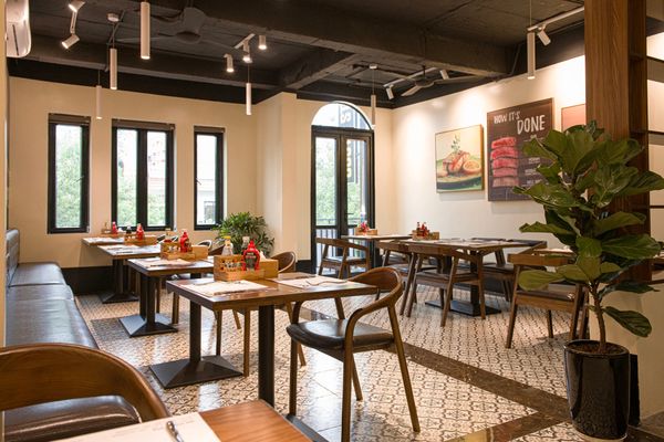 Loa Goldsound cho SCM Steak Restaurant, Hà Nội, amply 2 kênh 380w, bluetooth 5.0, loa V40C - 40w, loa được thiết kế riêng cho quán, bật lớn không tạp âm, miễn phí công lắp đặt, bảo hành dài hạn 5 năm