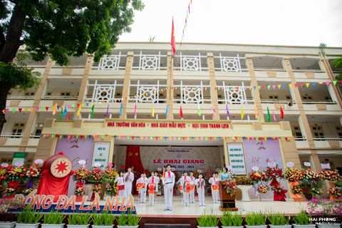 Loa cho trường học THCS Đống Đa, Hà Nội: Âm ly có thể điều chỉnh được âm lượng của âm thanh phát ra cho từng khu vực trong lớp, âm thanh luôn rõ ràng, chuyên cho giảng dạy.