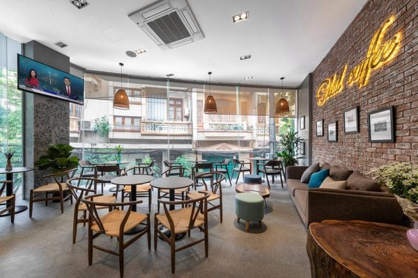 Loa Goldsound cho Soleil Coffee, Soleil apartment, Hoàng Cầu,  Amply 4 - 6 vùng âm lượng, loa được thiết kế riêng cho quán, bật lớn không tạp âm, miễn phí công lắp đặt, bảo hành dài hạn 5 năm.