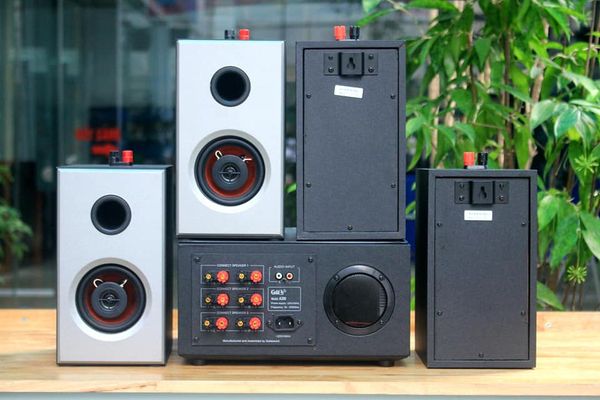 Loa treo tường mini , phát nhạc nền thông báo: 01 âm ly (amply) A380 + 04 Loa treo tường V26