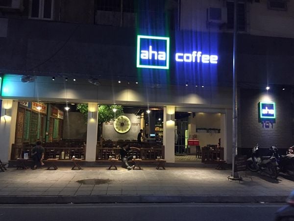 Loa cho AHA Coffee, Tôn Thất Tùng, Hà Nội, Amply 4 - 6 vùng âm lượng, loa được thiết kế riêng cho quán, bật lớn không tạp âm, miễn phí công lắp đặt, bảo hành dài hạn 5 năm.