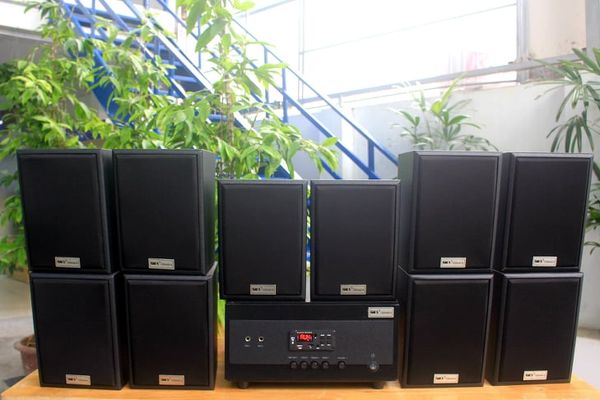 Dàn loa treo tường: Amply A905 + 10 V25C