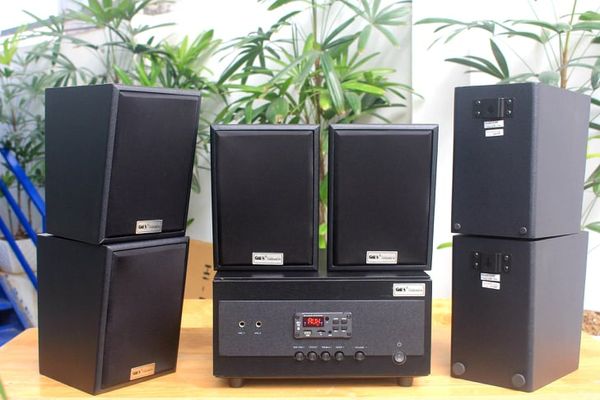 Dàn loa treo tường: Amply  A905 + 6 V25C