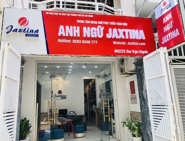 Loa cho Trung Tâm Anh Ngữ Jaxtina: Âm ly có thể điều chỉnh được âm lượng của âm thanh phát ra cho từng khu vực trong lớp, âm thanh luôn rõ ràng, chuyên cho giảng dạy.