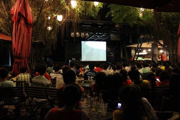 10 cấu hình loa cafe BÓNG ĐÁ, Amply 4 - 6 vùng âm lượng, loa được thiết kế riêng cho quán, bật lớn không tạp âm, miễn phí công lắp đặt, bảo hành dài hạn 5 năm.