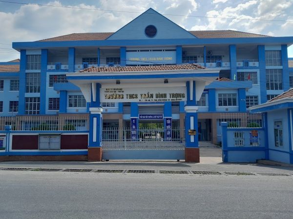 Goldsound cung cấp thiết bị âm thanh cho Trường THCS Trần Bình Trọng, Bình Dương, amply có thể điều chỉnh được âm lượng của âm thanh phát ra cho từng khu vực trong lớp, âm thanh luôn rõ ràng, chuyên cho giảng dạy.