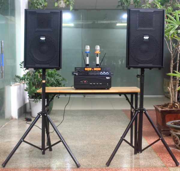 Dàn âm thanh Acoustic V258PU: Đẩy 1200w Goldsound + 2 loa Goldsound V258PU - 258w + 1 Micro không dây  + 1 vang cơ, bảo hành dài hạn 5 năm.