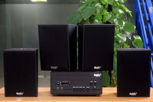 Dàn loa treo tường: Amply A907PU-2K Goldsound 2 vùng âm lượng 900w + 4 loa Goldsound V70C-PU 70w, loa được thiết kế riêng cho quán, bật lớn không tạp âm, miễn phí công lắp đặt, bảo hành dài hạn 5 năm.