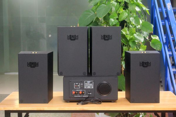 Dàn loa treo tường: Amply A907PU-2K Goldsound 2 vùng âm lượng 900w + 4 loa Goldsound V70C-PU 70w, loa được thiết kế riêng cho quán, bật lớn không tạp âm, miễn phí công lắp đặt, bảo hành dài hạn 5 năm.