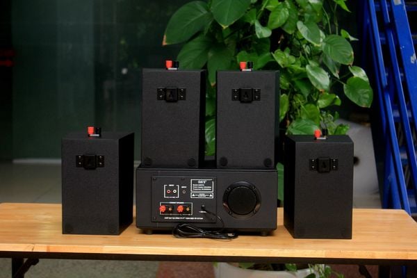 [Diện tích 80m2 + 2 Kênh] A907PU-2K Goldsound 2 vùng âm lượng 900w + 4 loa Goldsound V25C, loa được thiết kế riêng cho quán, bật lớn không tạp âm, miễn phí công lắp đặt, bảo hành dài hạn 5 năm.