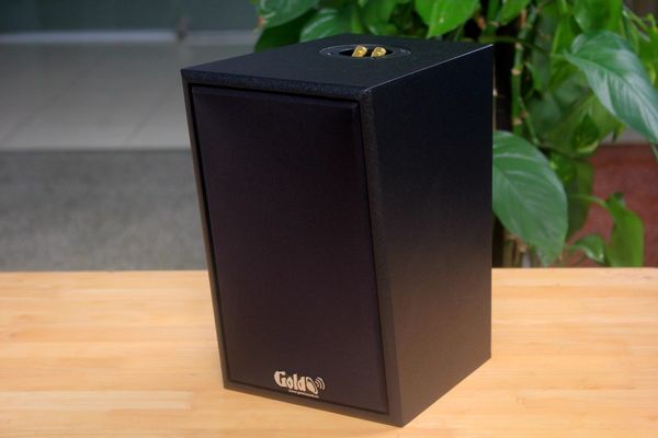 Loa Goldsound vệ tinh treo tường V40C_DA (Số lượng 1 loa) công suất 40w, loa bass 4 inch, treble 2 inch, kích thước rộng 18.5 cm, cao 28 cm, sâu 22.5 cm, bảo hành dài hạn 5 năm.