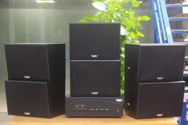 Dàn loa treo tường: Amply A918PU - 2K Goldsound 2 vùng âm lượng 1200w + 6 loa Goldsound V130 - 130w, loa được thiết kế riêng cho quán, bật lớn không tạp âm, miễn phí công lắp đặt, bảo hành dài hạn 5 năm.