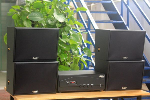 [Diện tích 100m2 + 02 Kênh] Amply A918PU - 2K Goldsound 2 vùng âm lượng 1200w + 4 loa Goldsound V130 - 130w, loa được thiết kế riêng cho quán, bật lớn không tạp âm, miễn phí công lắp đặt, bảo hành dài hạn 5 năm.