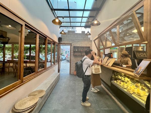 Loa Goldsound cho Phê La Núi Trúc, Hà Nội, loa được thiết kế riêng cho quán, bật lớn không tạp âm, miễn phí công lắp đặt, bảo hành dài hạn 5 năm