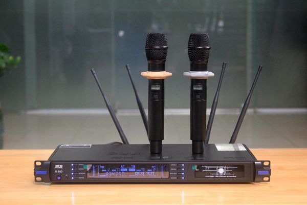 Micro không dây SLS S800, 200 kênh, cảm biến tự ngắt/gia tốc, phạm vi 80m  lựa chọn hàng đầu cho dàn karaoke kinh doanh, dàn karaoke gia đình, sân khấu, hội trường