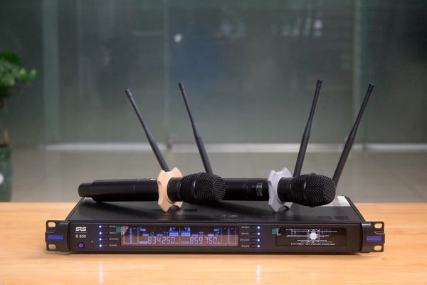 Micro không dây SLS S800, 200 kênh, cảm biến tự ngắt/gia tốc, phạm vi 80m  lựa chọn hàng đầu cho dàn karaoke kinh doanh, dàn karaoke gia đình, sân khấu, hội trường