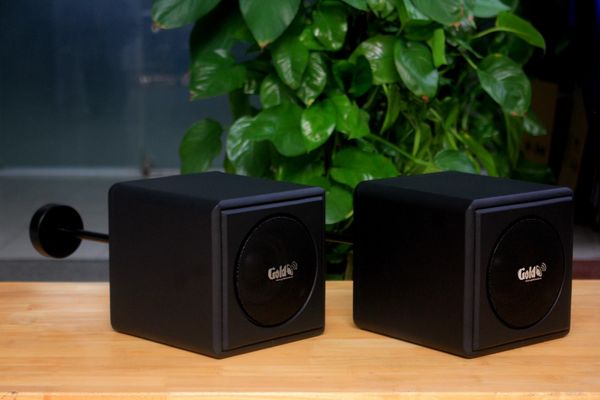 Loa thả trần V55TR-PU phủ da PU màu đen (số lượng 1 loa), công suất 55w, loa bass 4 inch, kích thước rộng 19 cm, cao 19 cm, sâu 21 cm, bảo hành dài hạn 5 năm.