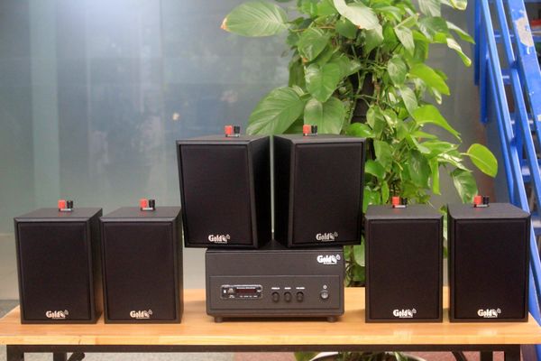 Dàn loa treo tường: Amply A156PU Goldsound 200w + 6 loa Goldsound V25c - 25w, loa được thiết kế riêng cho quán, bật lớn không tạp âm, không bao gồm công lắp đặt, bảo hành 5 năm