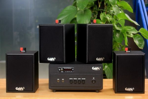 Dàn loa treo tường: Amply A154PU_TH + 4 V24C_TH, loa được thiết kế riêng cho quán, bật lớn không tạp âm, bảo hành dài hạn 5 năm.