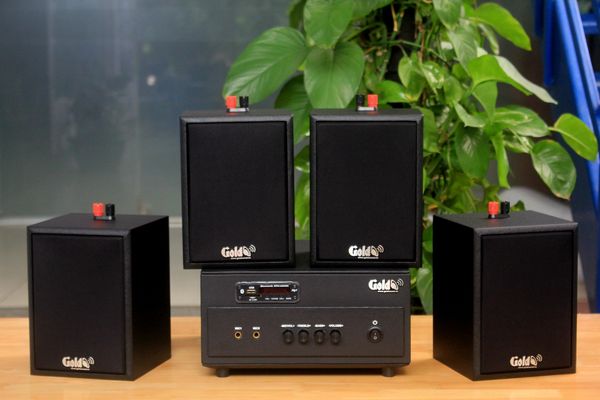 Dàn loa treo tường: Amply A154PU_TH + 4 V24C_TH, loa được thiết kế riêng cho quán, bật lớn không tạp âm, bảo hành dài hạn 5 năm.