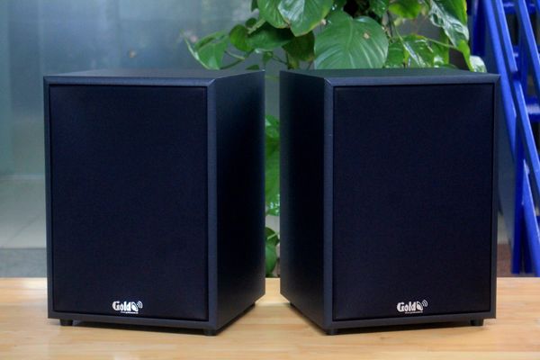 Loa vệ tinh treo tường V120 120w Goldsound (Số lượng 1 loa), công suất 120w, loa bass 20 cm, treble 10 cm, kích thước rộng 28 cm, cao 39.5 cm, sâu 27 cm, bảo hành dài hạn 5 năm.