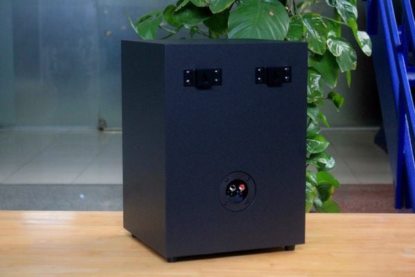 Loa vệ tinh treo tường V120 120w Goldsound (Số lượng 1 loa), công suất 120w, loa bass 20 cm, treble 10 cm, kích thước rộng 28 cm, cao 39.5 cm, sâu 27 cm, bảo hành dài hạn 5 năm.