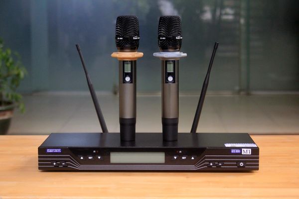 Micro không dây Karaoke BS M1