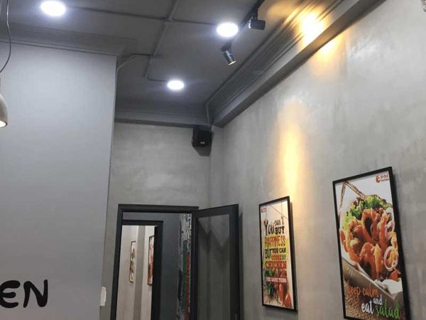 Loa Goldsound lắp đặt âm thanh cho chuỗi cửa hàng Otoké Chicken, Amply 4 - 6 vùng âm lượng, loa được thiết kế riêng cho quán, bật lớn không tạp âm, miễn phí công lắp đặt, bảo hành dài hạn 5 năm.