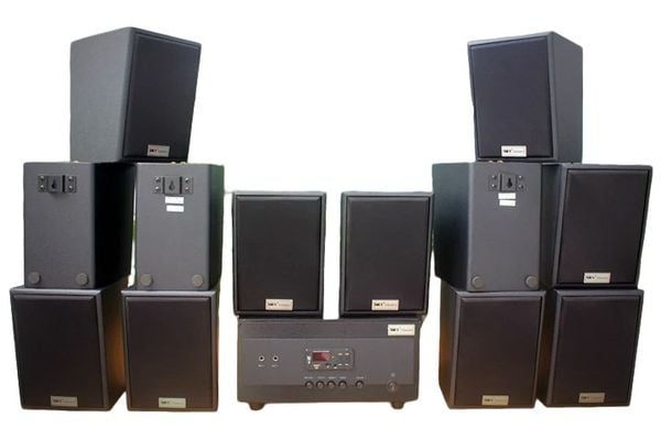 Dàn loa treo tường: Amply A905 + 12 V25C, Amply 2 vùng âm lượng, loa được thiết kế riêng, bật lớn không tạp âm, miễn phí công lắp đặt, bảo hành dài hạn 5 năm.