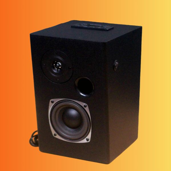 Loa Goldsound G23-A, công suất 40w, Bass 4 inch, Tress 2 inch, bluetooth 5.0, cổng rca, khe usb, thiết kế loa thùng gỗ cao 28 cm, rộng 18 cm, sâu 22.5 cm. Bảo hành 12 tháng