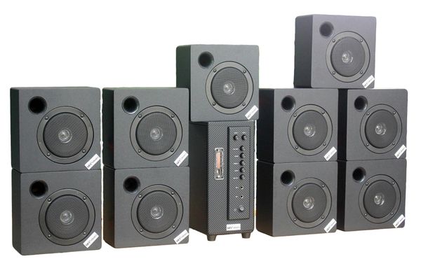 Dàn loa treo tường: Amply A384 + 10 V21, Amply 2 vùng âm lượng, loa được thiết kế riêng cho quán, bật lớn không tạp âm, bảo hành dài hạn 5 năm.