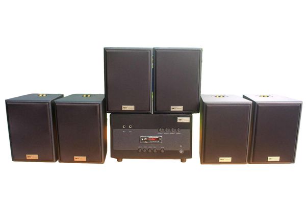 Loa treo tường, phát nhạc nền thông báo: A1800 Goldsound 4 vùng âm lượng 1800w + 6 loa Goldsound V40C, loa được thiết kế riêng cho quán, bật lớn không tạp âm, miễn phí công lắp đặt, bảo hành dài hạn 5 năm.