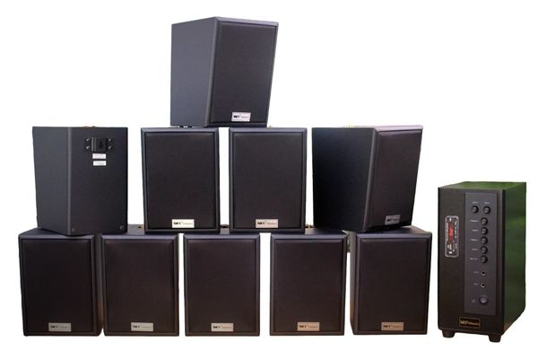 Dàn loa treo tường: Amply A384 Goldsound 2 vùng âm lượng 380w + 10 loa Goldsound V25C 25w, loa được thiết kế riêng cho quán, bật lớn không tạp âm, miễn phí công lắp đặt, bảo hành dài hạn 5 năm.