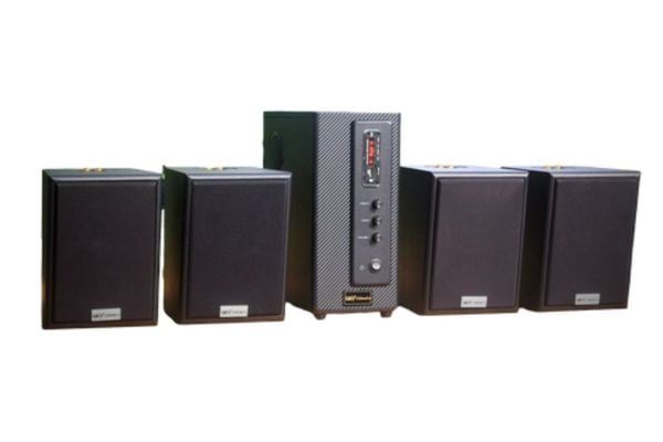 Dàn loa treo tường: Amply A155 Goldsound 150w + 4 loa Goldsound V25C 25w, loa được thiết kế riêng cho quán, bật lớn không tạp âm, miễn phí công lắp đặt, bảo hành dài hạn 5 năm.
