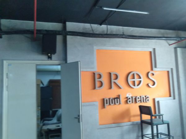 Hệ thống âm thanh cho quán bi-a Bros Pool Arena, Thanh Xuân, Hà Nội, amply 2 kênh 1500w, bluetooth 5.0, loa V230-200w, loa được thiết kế riêng cho quán, bật lớn không tạp âm, miễn phí công lắp đặt, bảo hành dài hạn 5 năm