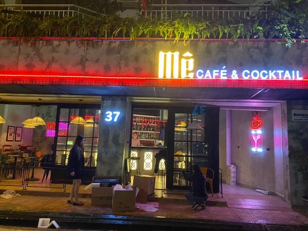 Loa quán bar cho Mê Café & Cocktail Ba Đình, Hà NộI, amply 2 kênh 1200w, bluetooth 5.0, loa V238-238w, trầm điện TRD350, loa được thiết kế riêng cho quán, bật lớn không tạp âm, miễn phí công lắp đặt, bảo hành dài hạn 5 năm