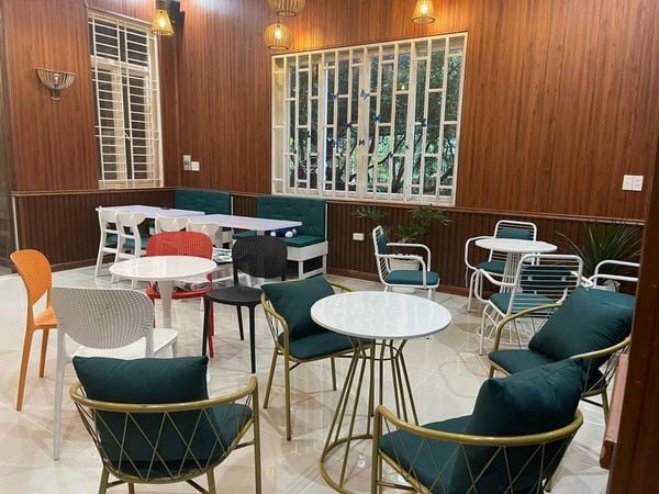 Loa Goldsound cho G & D Tea-Coffee-Breakfast, Long Thành, Đồng Nai, Amply 4 vùng 800w, Bluetooth 5.0, 8 loa V40C-40w, Amply 2 vùng âm lượng, loa được thiết kế riêng cho quán, bật lớn không tạp âm, miễn phí công lắp đặt, bảo hành dài hạn 5 năm.