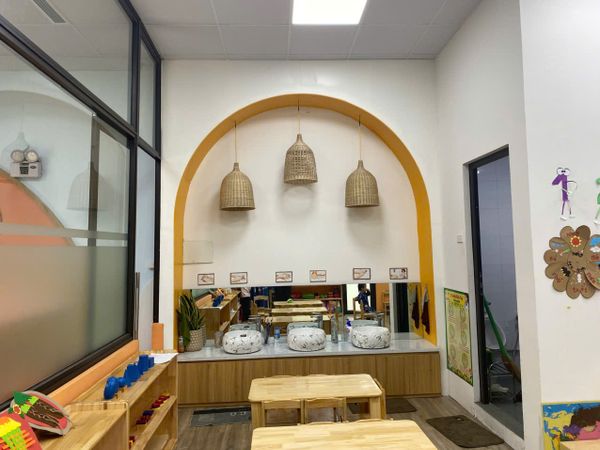 Loa Goldsound cho trường mầm non Ngôi Sao, Hà Nội, Âm ly có thể điều chỉnh được âm lượng của âm thanh phát ra cho từng khu vực trong lớp, âm thanh luôn rõ ràng, chuyên cho giảng dạy.