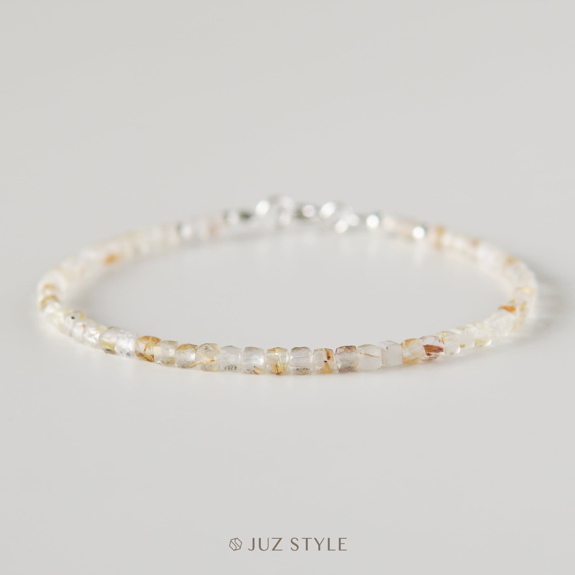  Vòng tay đá Golden rutilated quartz cube 2.5mm 