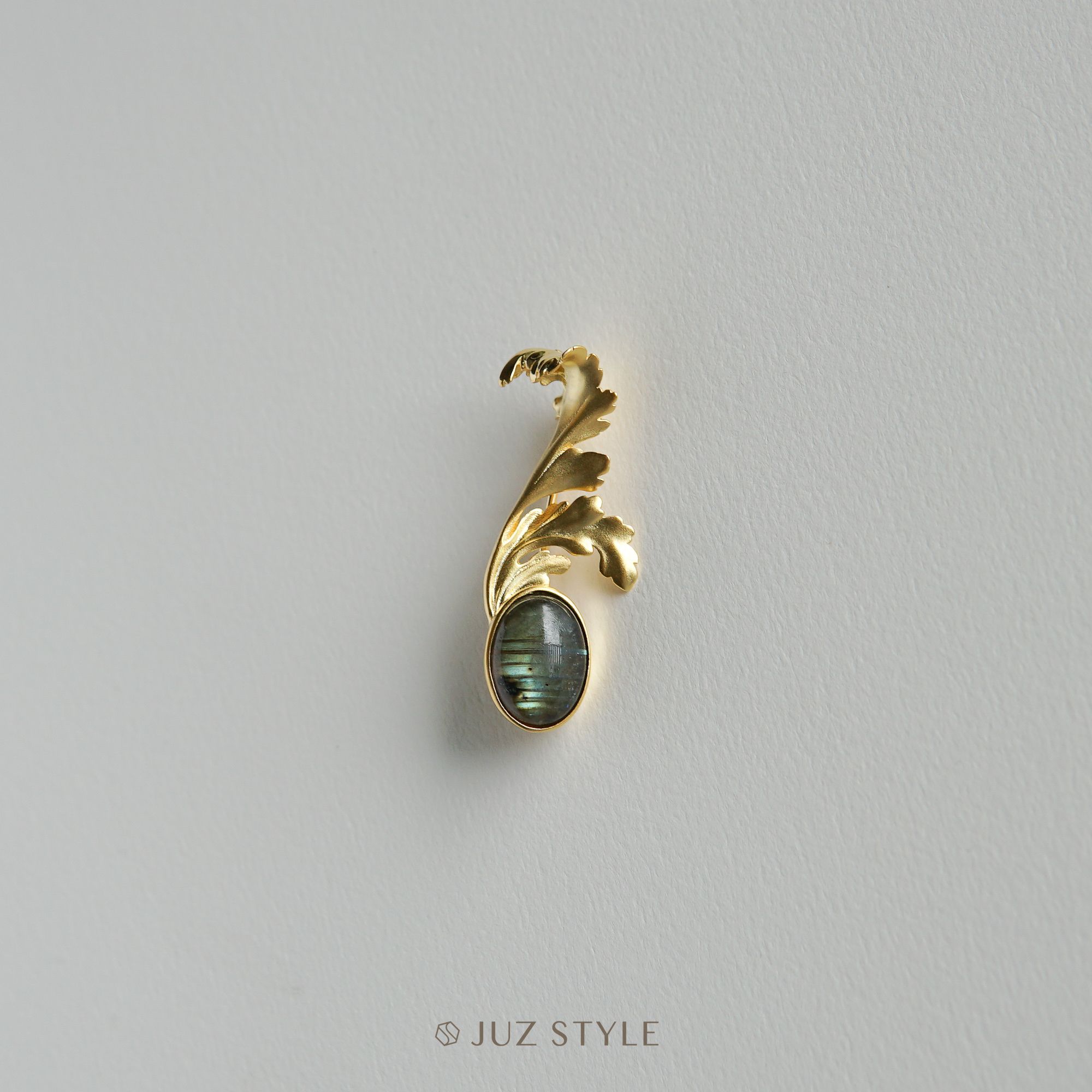  Cài bạc Acanthus & Labradorite (vàng) 