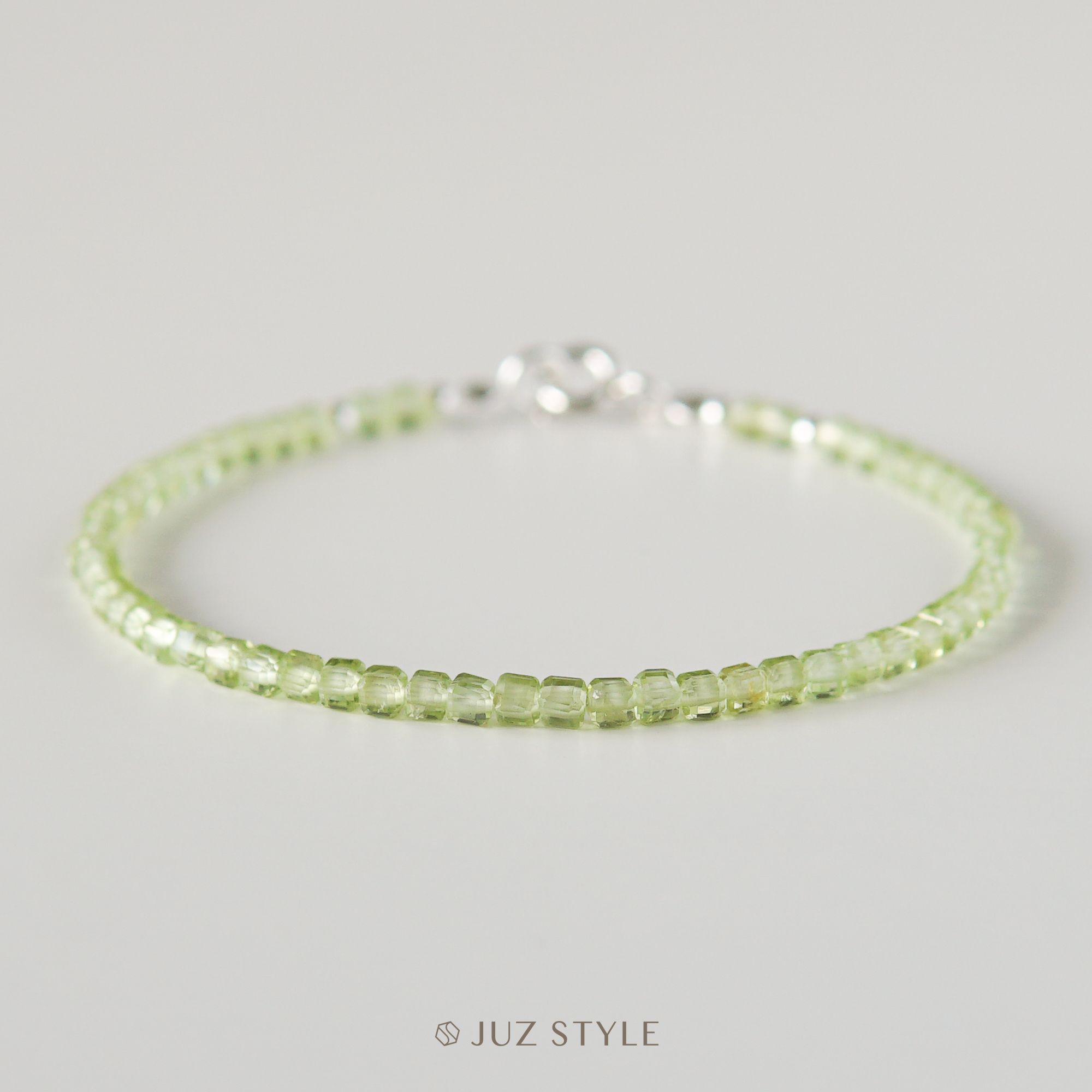  Vòng tay đá Peridot cube 2.5mm 