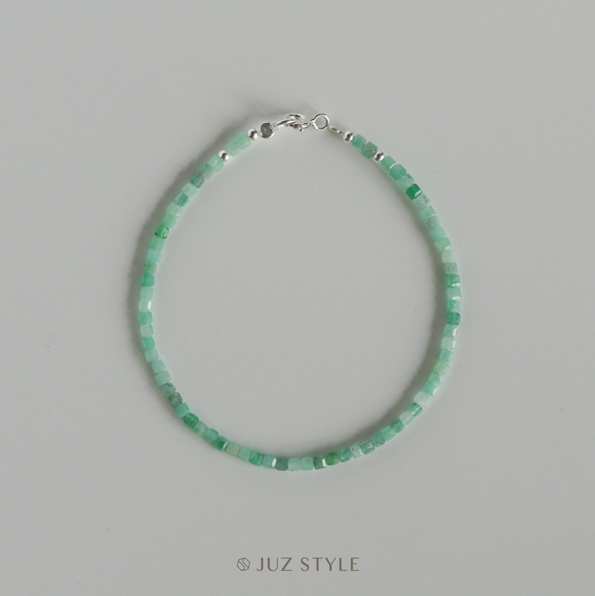  Vòng tay đá Emerald cube 2.2mm 