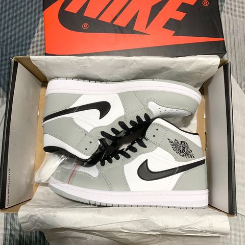  Giày Nike Air Jordan 1 Mid ‘Smoke Grey’ 