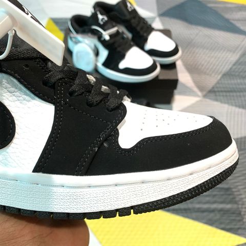  Jordan 1 Low Đen Trắng 