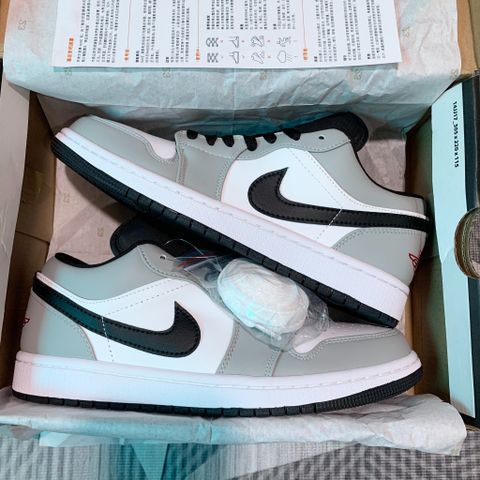  GIÀY JORDAN 1 LOW LIGHT SMOKE 