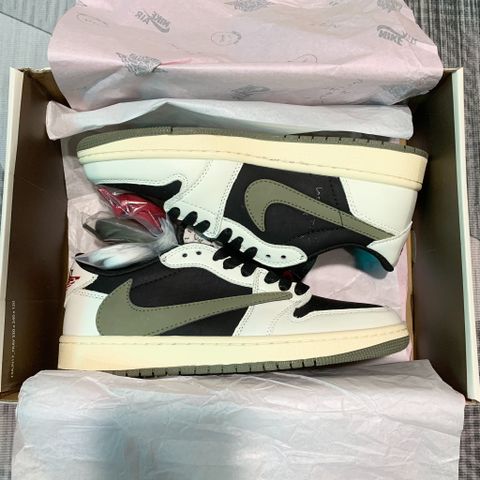  GIÀY JORDAN 1 LOW TRAVIS SCOTT OLIVE 